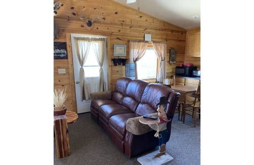 Max Cabin | Cozy Cabin Getaway with Lake view