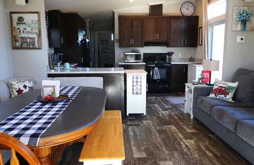 Maple Hill Cabin | Cozy Cabin in beautiful Maple Hill with WiFi, Hot Tub and AC