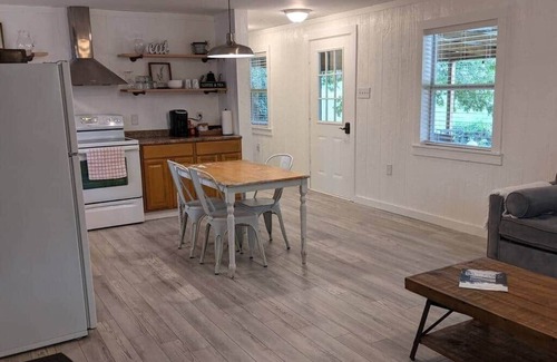 Summit Cabin | Cozy cabin in nestled on 9-acre lot in Summit, MS