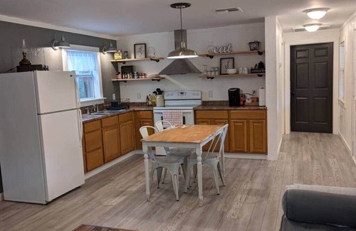 Summit Cabin | Cozy cabin in nestled on 9-acre lot in Summit, MS