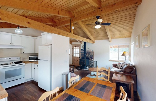 Sula Cabin | Cozy cabin in pastoral setting w/wood stove, mountain views, walk to river