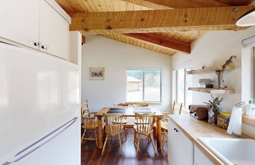 Sula Cabin | Cozy cabin in pastoral setting w/wood stove, mountain views, walk to river