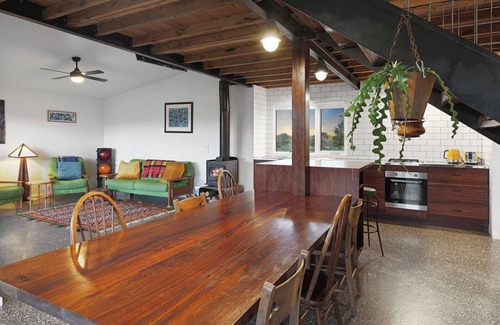 Wangoom Cabin | Cozy cabin in peaceful Wangoom with AC, WiFi