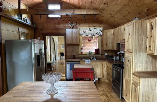 Glade Spring Cabin | Cozy Cabin in Small town USA
