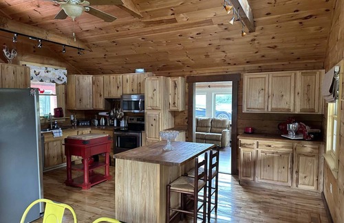Glade Spring Cabin | Cozy Cabin in Small town USA