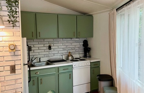 Hawley Cabin | Cozy Cabin in the Woods - close to great hiking spots!