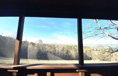 Mena Cabin | Cozy Cabin, Jacuzzi Tub, Kitchenette, Screened in Porch, Mountain Views.