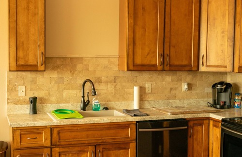 Sand Springs Apartment | Cozy cabin loft located within Pier 51 Marina