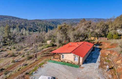 Pilot Hill House | Cozy Cabin on 10 acres