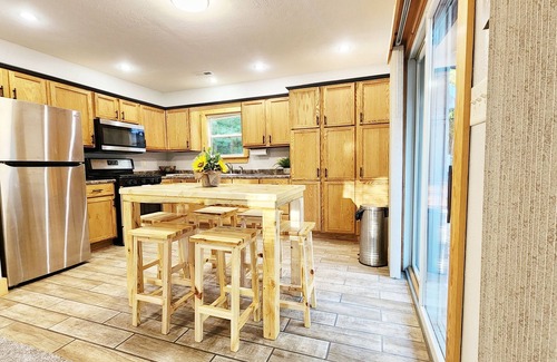 Wauksaukee Cabin | Cozy cabin on 5 acres of wooded land!