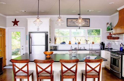 Hulbert House | Cozy cabin on Fort Gibson Lake. Pet-Friendly!