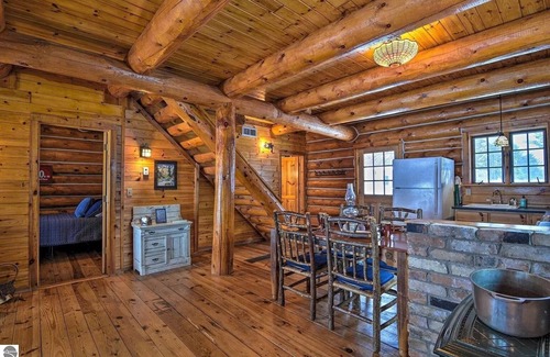 Kalkaska Cabin | Cozy Cabin on Lake Manistee