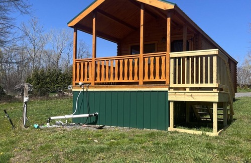 Waterloo Cabin | Cozy Cabin on the Canal