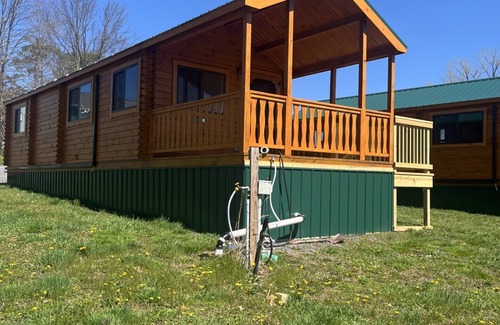 Waterloo Cabin | Cozy Cabin on the Canal