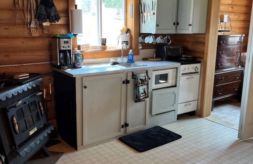 Conner Cabin | Cozy Cabin | Oxen-Le-Fields Montana