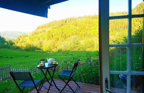 Storen Cabin | Cozy Cabin Retreat in Scenic Valley, E6 South of Trondheim