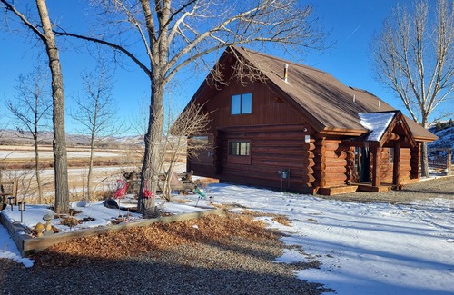 Kremmling Cabin | Cozy cabin that sit's on 100 acres right outside of Kremmling Co