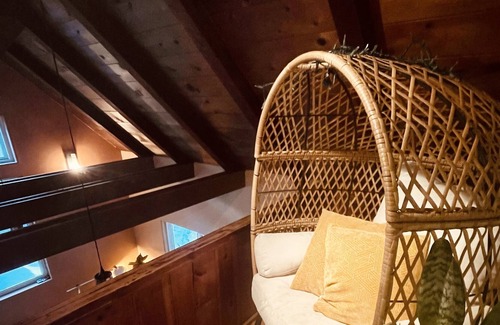 Crestline Cabin | Cozy Cabin w/ Views-HOT TUB! Family Dog Friendly!