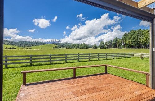 Rangataua House | Cozy Cabin with a View - Ohakune Holiday Home