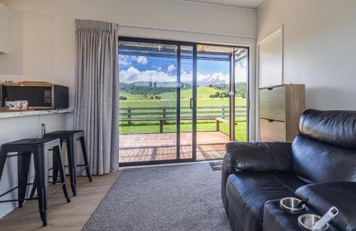 Rangataua House | Cozy Cabin with a View - Ohakune Holiday Home