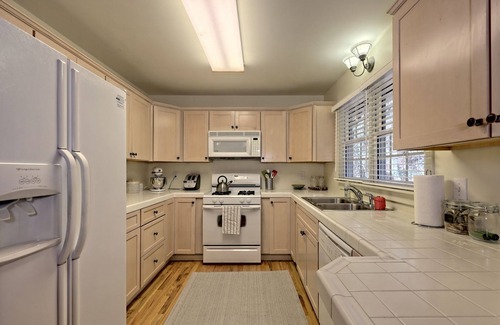 Screamer Mountain House | Cozy cabin with a view 1 mile from downtown Clayton