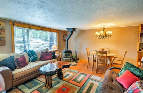 Ponderosa Park House | Cozy Cabin with AC and Deck, 5 Mi to Downtown Prescott