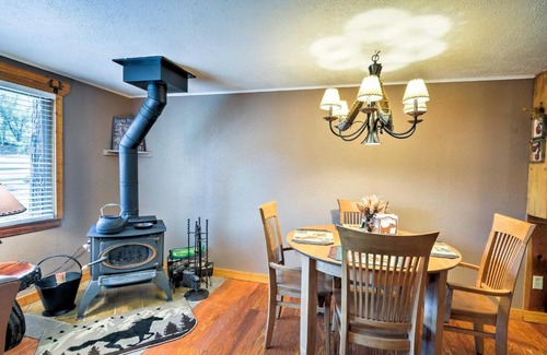 Ponderosa Park House | Cozy Cabin with AC and Deck, 5 Mi to Downtown Prescott