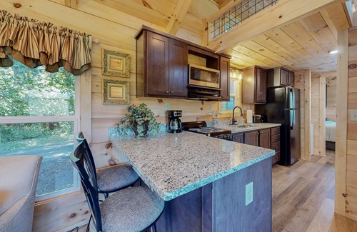 Mars Hill Cabin | Cozy cabin with amazing views, private hot tub, & covered porch. Nearby skiing.