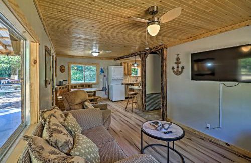 Elizabeth House | Cozy Cabin with Backyard Oasis 11 Mi to Marina