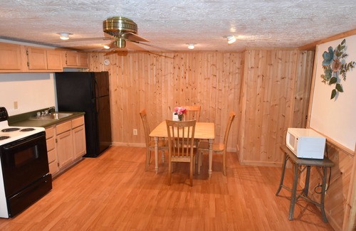 Woodbine Cabin | Cozy cabin with Full Kitchen on a pond in charming Corbin