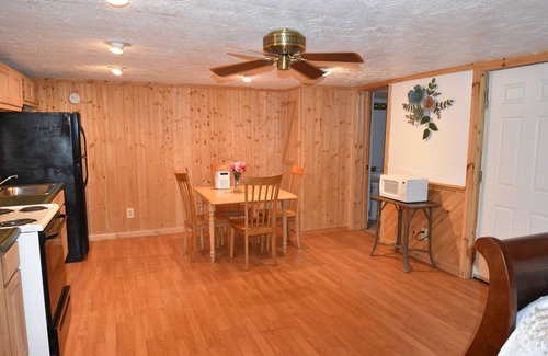 Woodbine Cabin | Cozy cabin with Full Kitchen on a pond in charming Corbin
