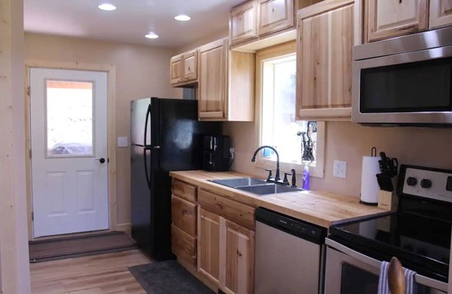 Philipsburg House | Cozy Cabin with mountain views close to rock creek!