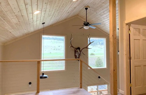 Philipsburg House | Cozy Cabin with mountain views close to rock creek!