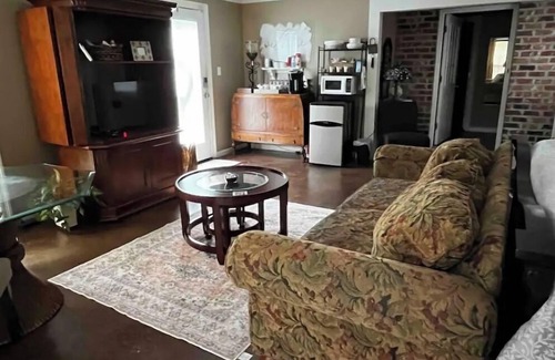 Prairieville House | Cozy Cajun Suite/LSU tigers💜💛