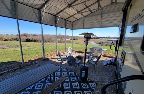 Santa Fe House | Cozy Camper Getaway at the Lake!