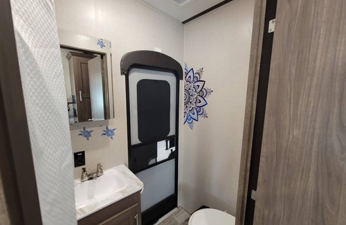 Santa Fe House | Cozy Camper Getaway at the Lake!