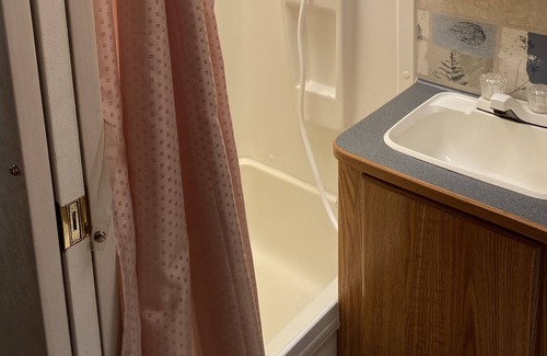 Dyersville RV Rental | Cozy Camper