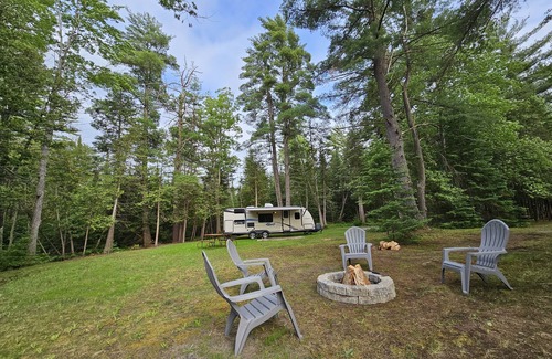 Grayling House | Cozy camping retreat on the banks of the beautiful AuSable River