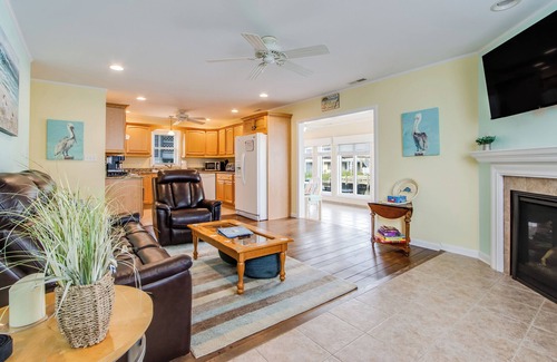 Keen-Wik On the Bay House | Cozy Canal Front Home - 3BR w/Boat slip-Fenwick