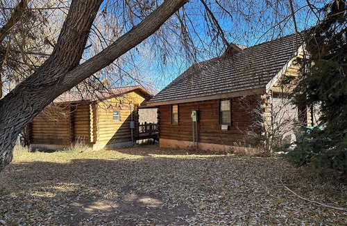 Tridell Cabin | Cozy Canyon Cabin