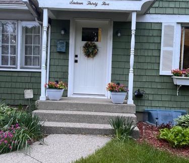 Westside Connection Villa | Cozy Cape Cod