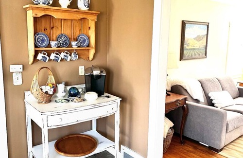 Eastport House | Cozy Capen Cottage— easy access to downtown Eastport