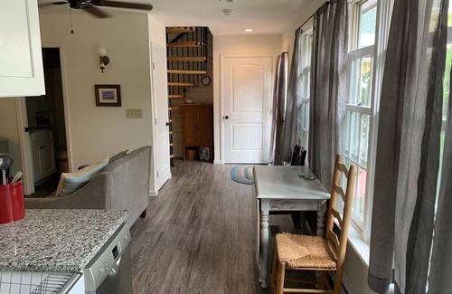 Arvada Plaza Area Apartment | Cozy Carriage House - studio in serene Arvada with WiFi, AC