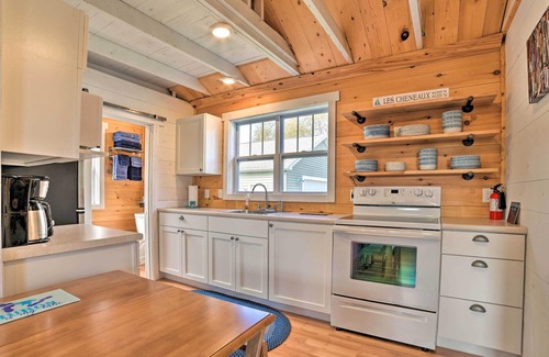 Cedarville Cottage | Cozy Cedarville Cottage - Walk to Lake Huron!