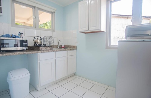 Boegoeroei Apartment | Cozy, Central & Quiet ~ Close to the Beach ~ Pool!