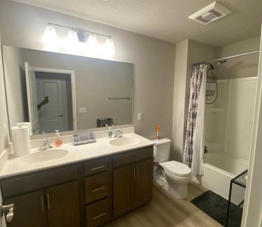 Ankeny House | Cozy & Central