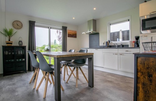 Heiloo Ski Chalet | Cozy chalet at a quiet location, 7 km from the beach