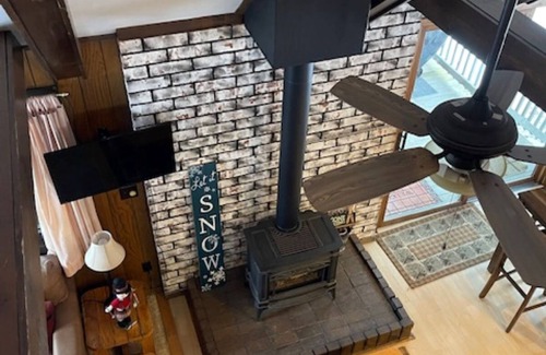 Stambaugh Ski Chalet | Cozy Chalet at Ski Brule Mountain ski resort in Iron River MI