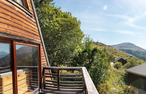 Viel-Alpe Ski Chalet | Cozy chalet in Huez with terrace and WiFi