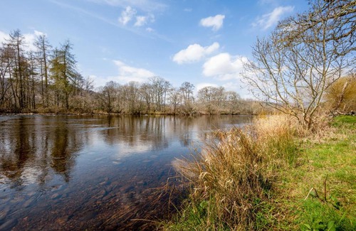 Contin Ski Chalet | Cozy Chalet in Strathpeffer Highlands river views